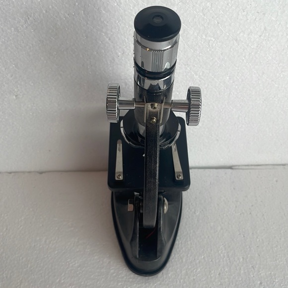 Science Tech microscope set 100x-900x zoom with light projector & accessories - Picture 4 of 14